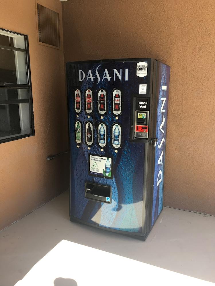 Days Inn By Wyndham Tucson Airport Drexel Heights Экстерьер фото