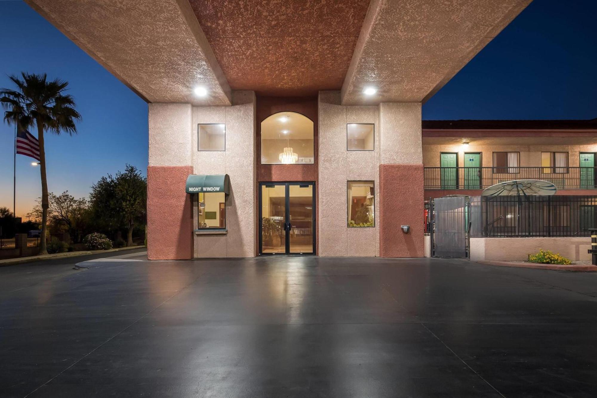 Days Inn By Wyndham Tucson Airport Drexel Heights Экстерьер фото