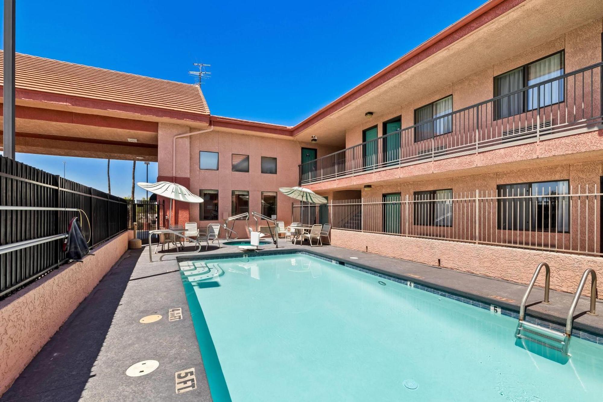 Days Inn By Wyndham Tucson Airport Drexel Heights Экстерьер фото