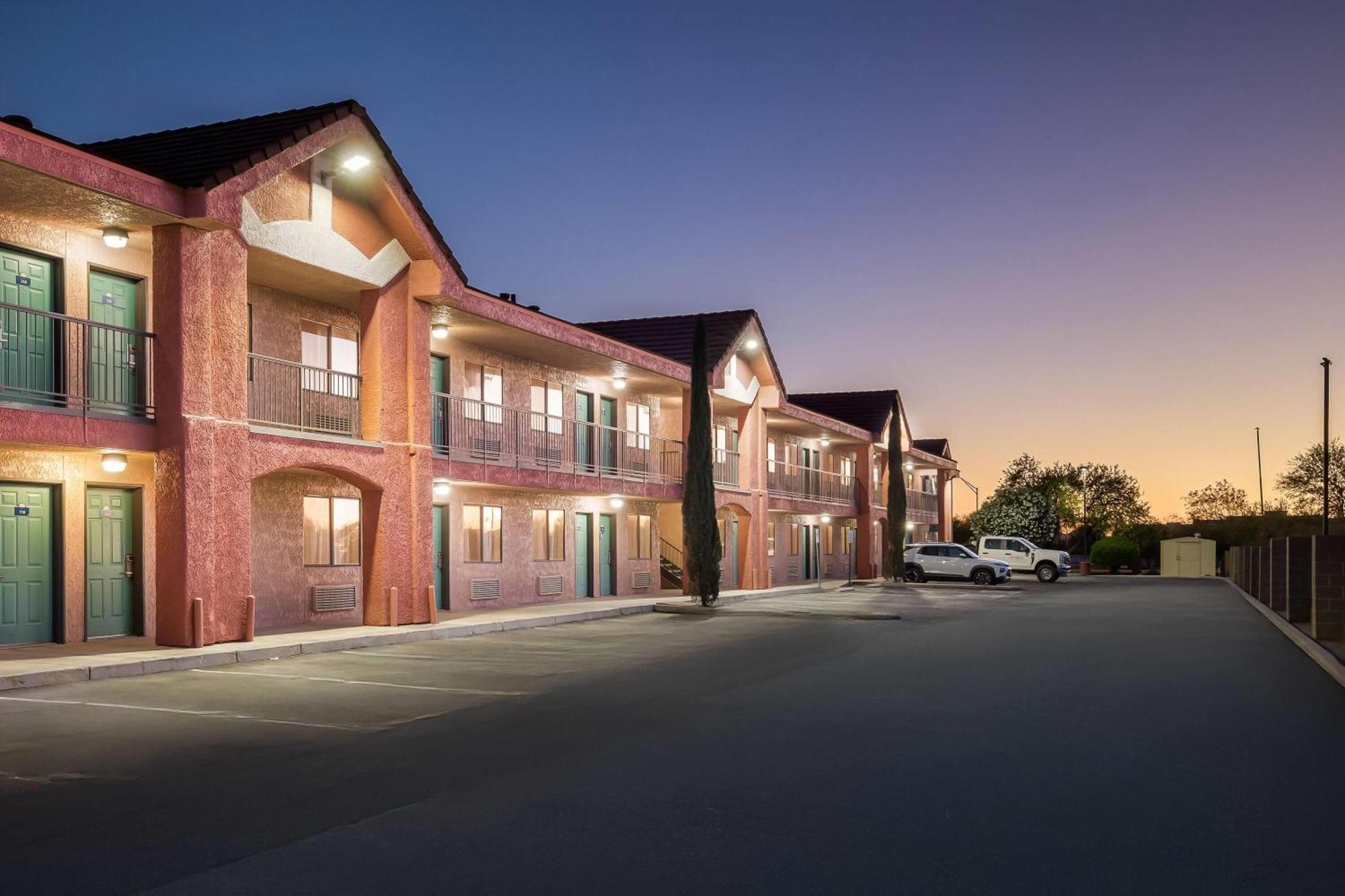 Days Inn By Wyndham Tucson Airport Drexel Heights Экстерьер фото