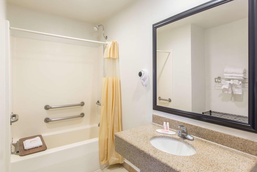Days Inn By Wyndham Tucson Airport Drexel Heights Экстерьер фото