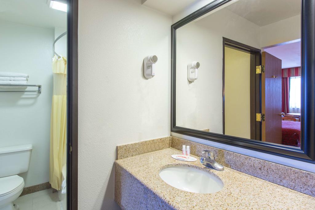 Days Inn By Wyndham Tucson Airport Drexel Heights Экстерьер фото